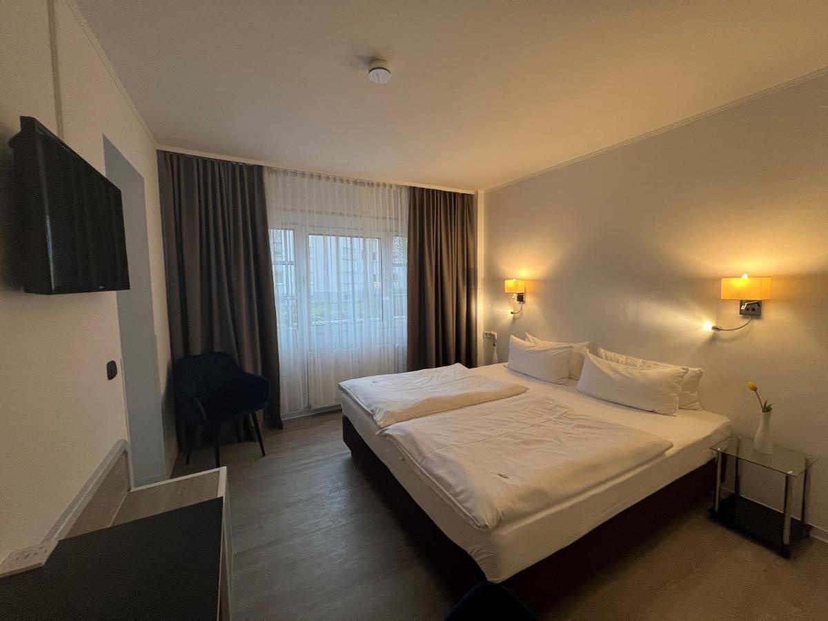 Hotel Bitzer Superior Backnang City Екстер'єр фото